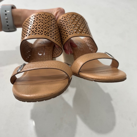 Brighton Ramon Platform Wedge Sandals Laser Cut Leather Women’s Size 9 Tan - Picture 7 of 13